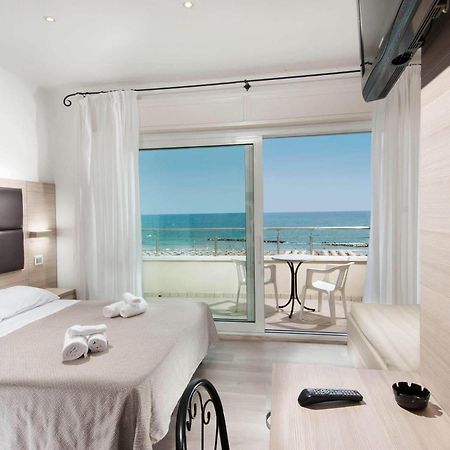 Hotel Bellevue Cattolica Esterno foto