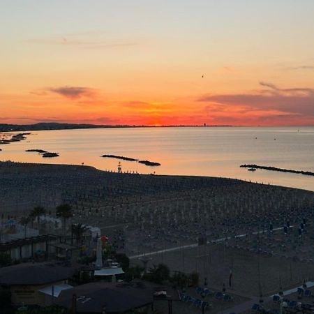 Hotel Bellevue Cattolica Esterno foto