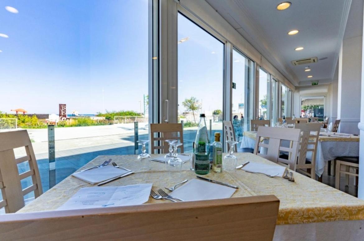 Hotel Bellevue Cattolica Esterno foto