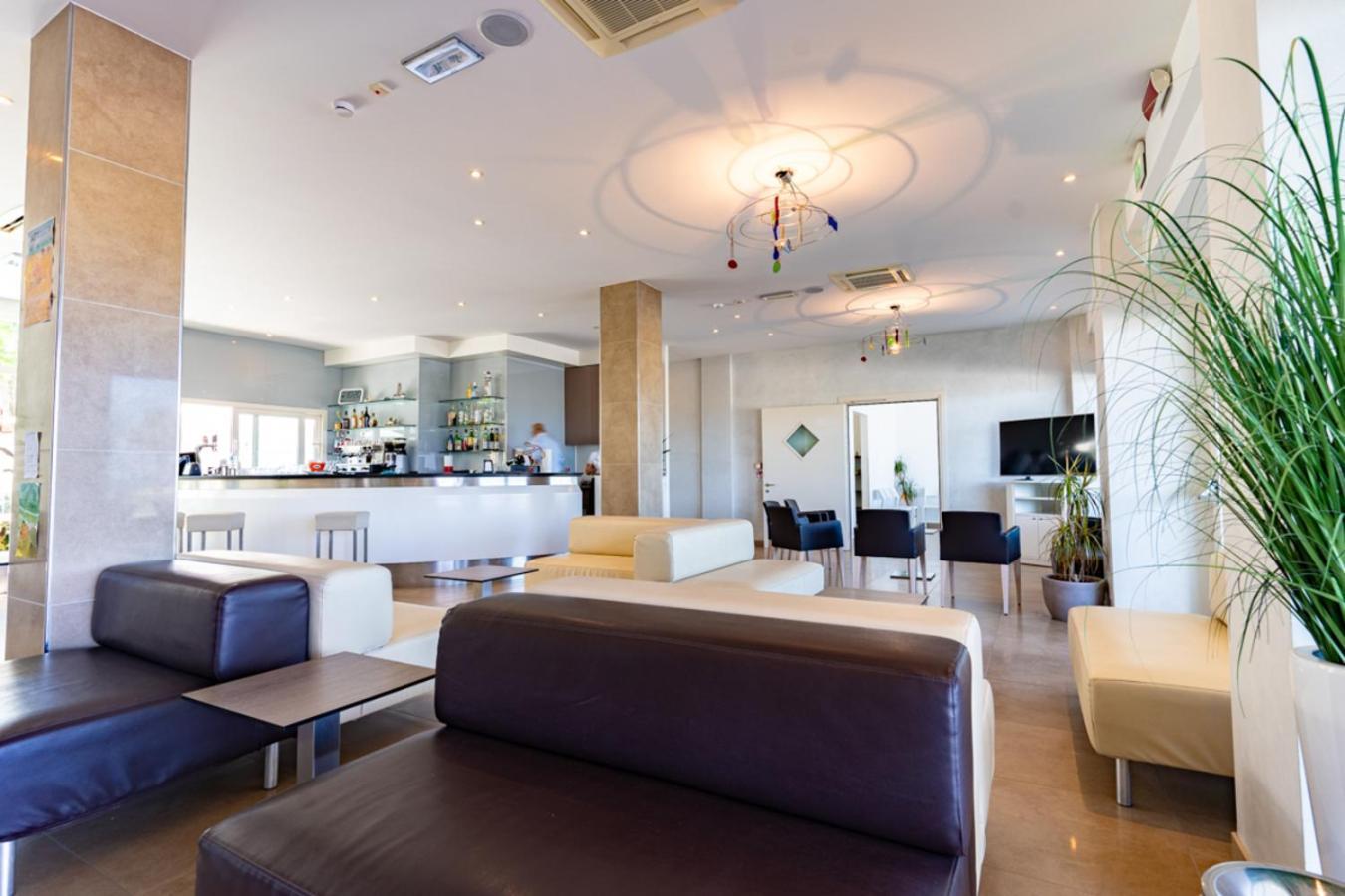 Hotel Bellevue Cattolica Esterno foto