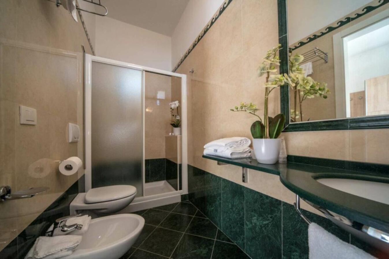 Hotel Bellevue Cattolica Esterno foto