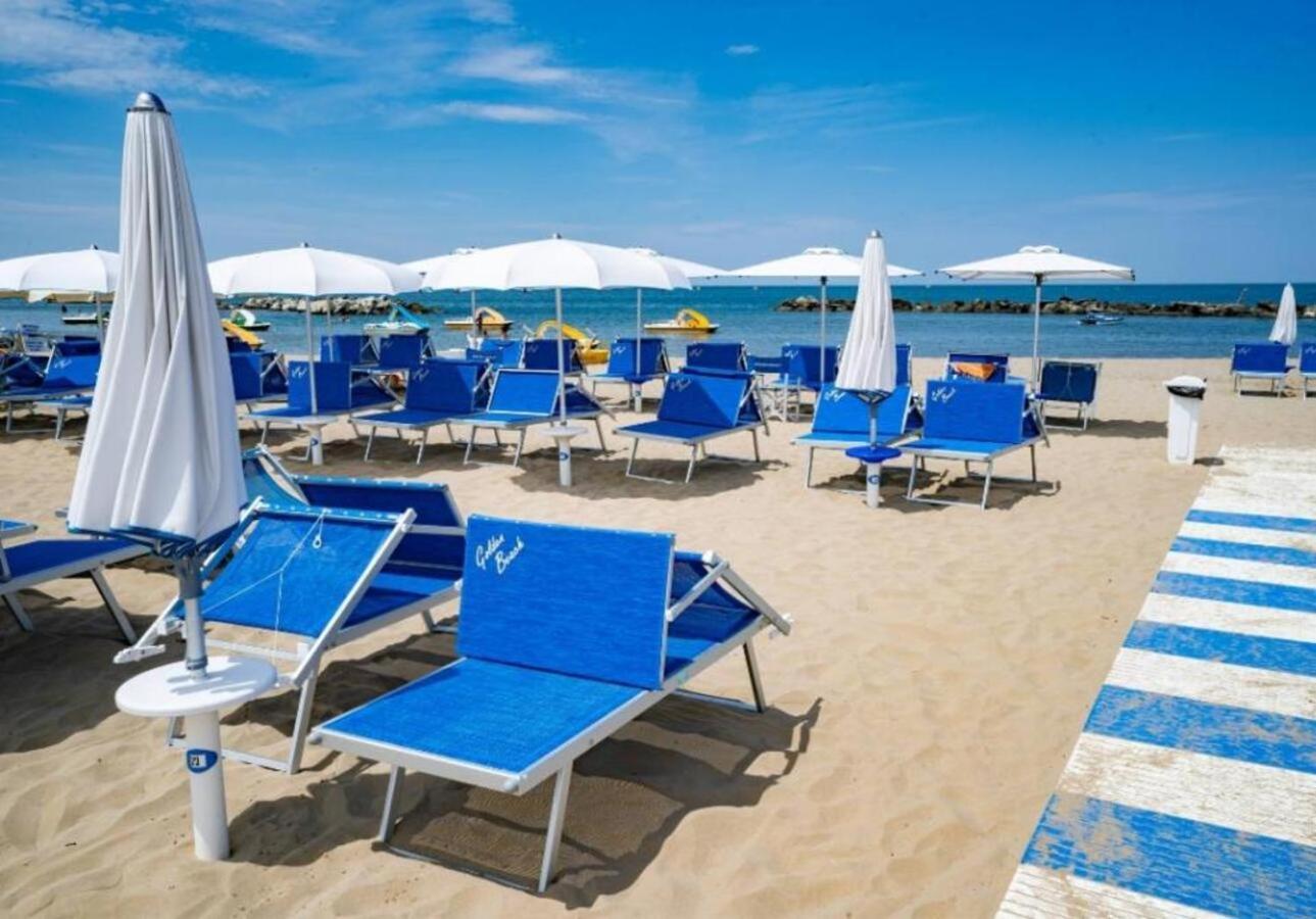 Hotel Bellevue Cattolica Esterno foto