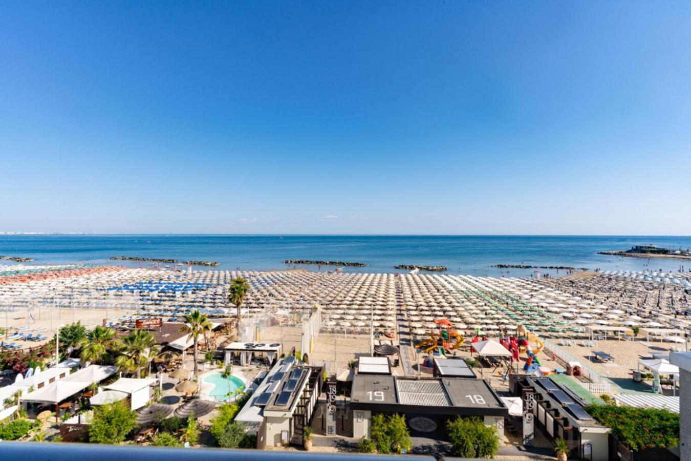 Hotel Bellevue Cattolica Esterno foto