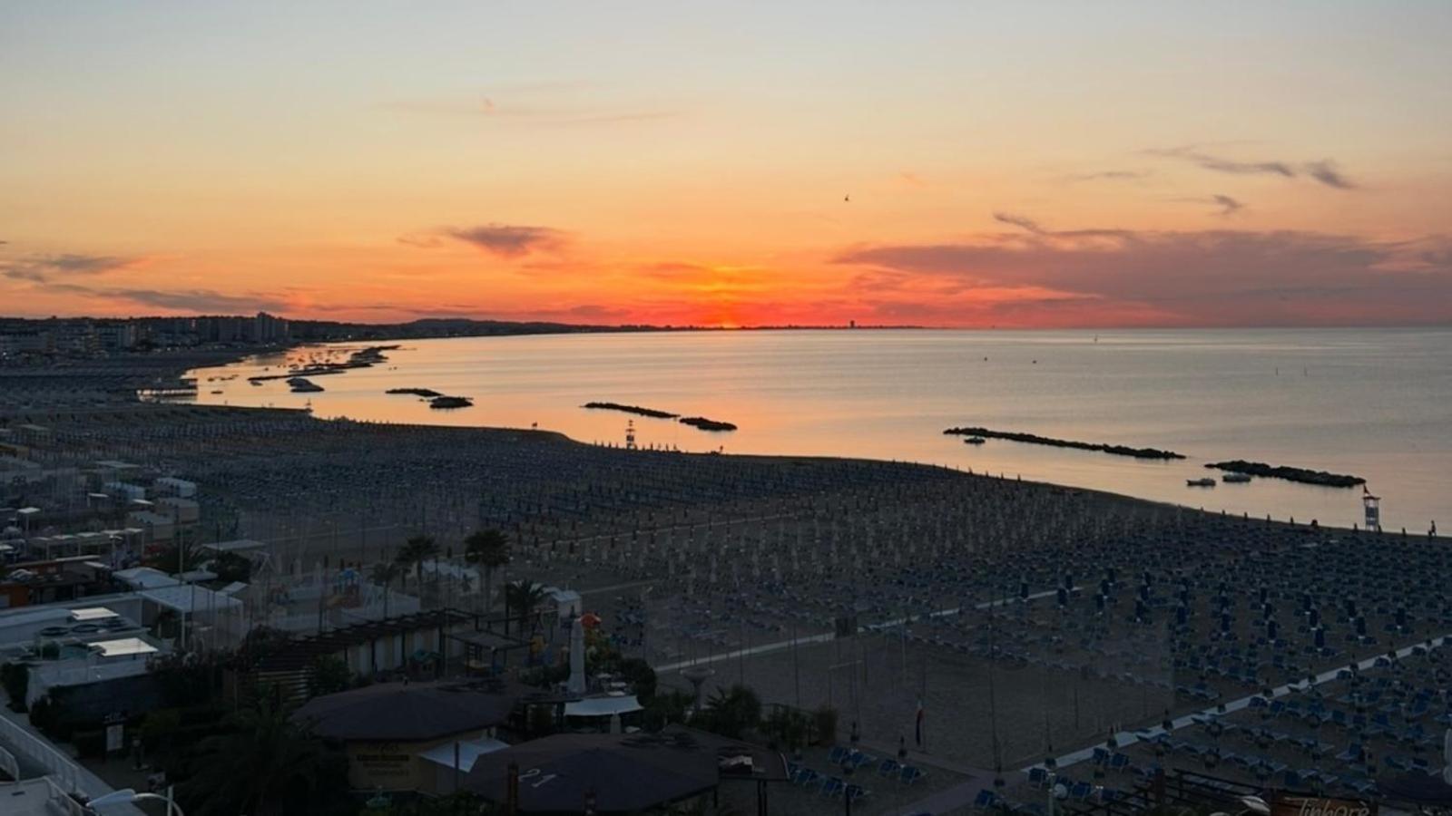 Hotel Bellevue Cattolica Esterno foto