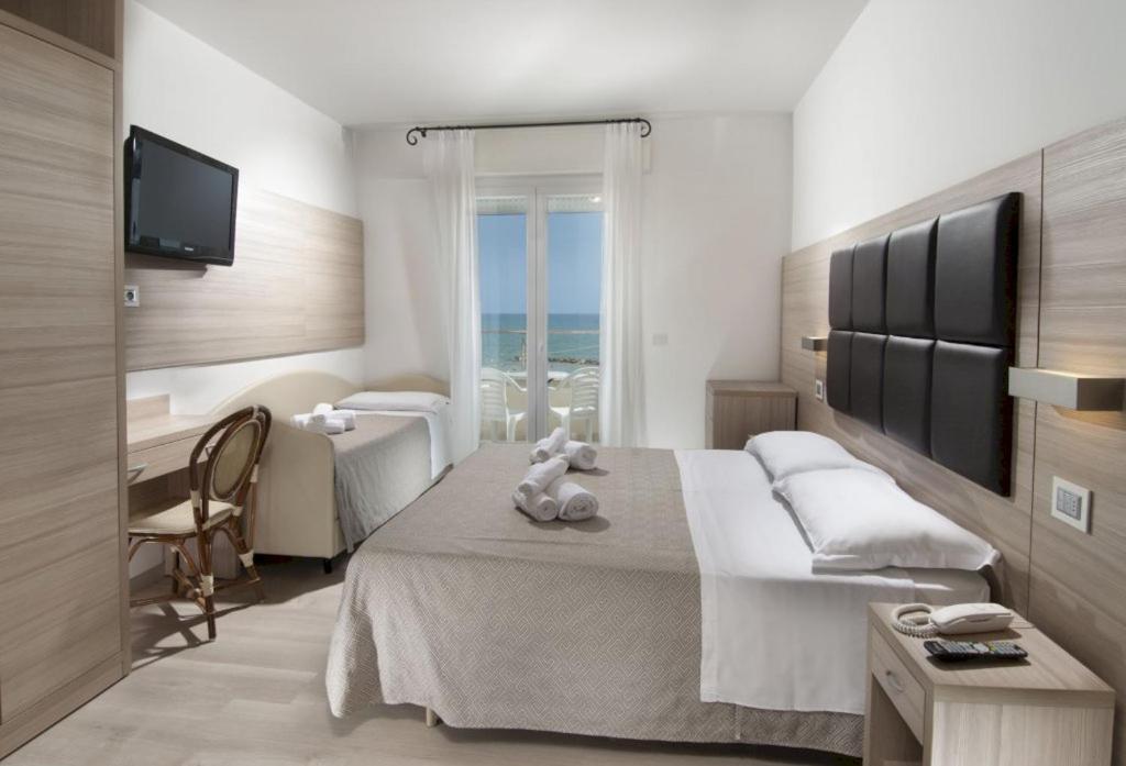 Hotel Bellevue Cattolica Esterno foto