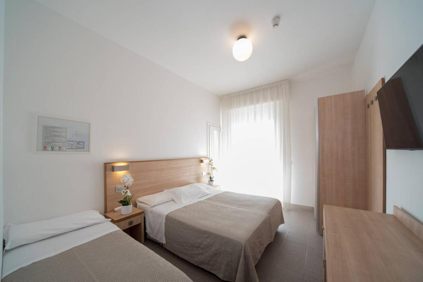 Hotel Bellevue Cattolica Esterno foto