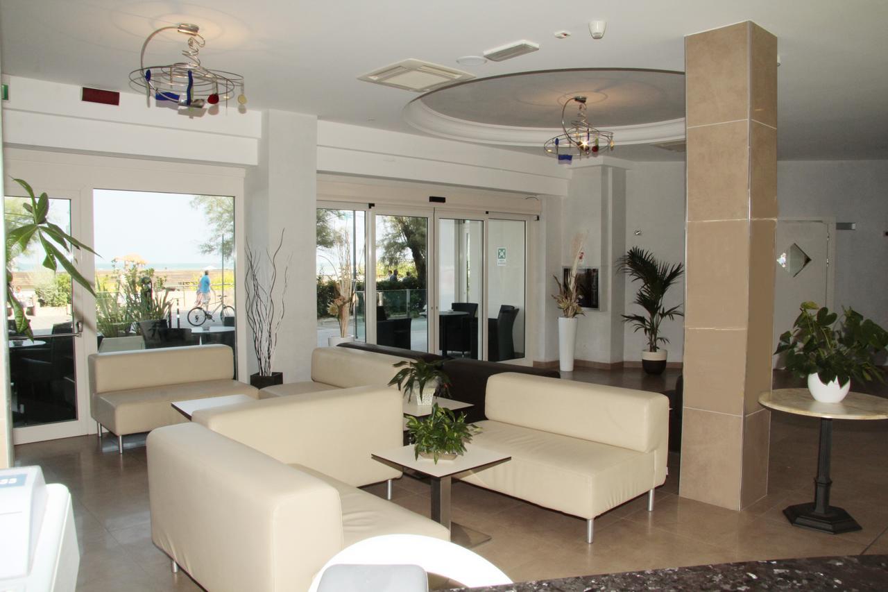 Hotel Bellevue Cattolica Esterno foto
