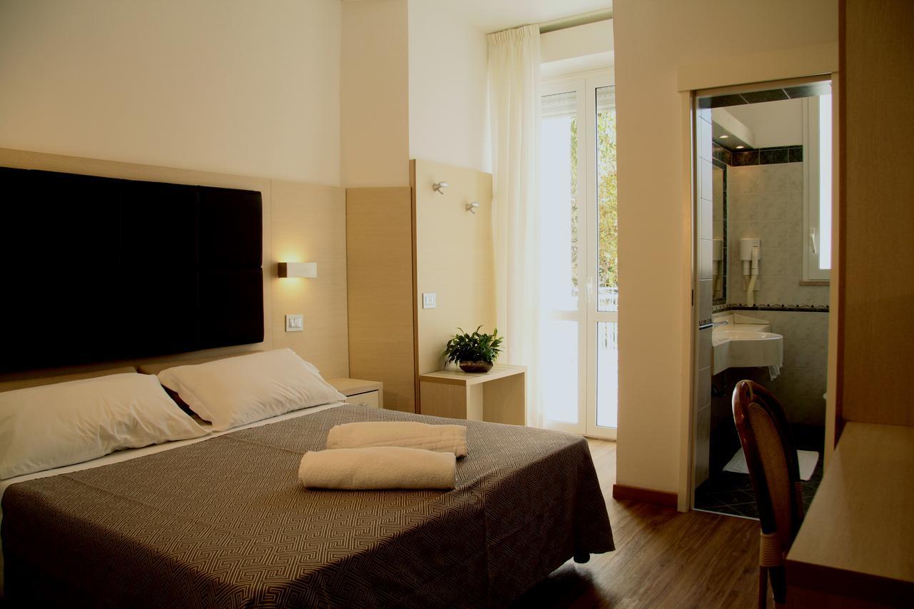 Hotel Bellevue Cattolica Esterno foto