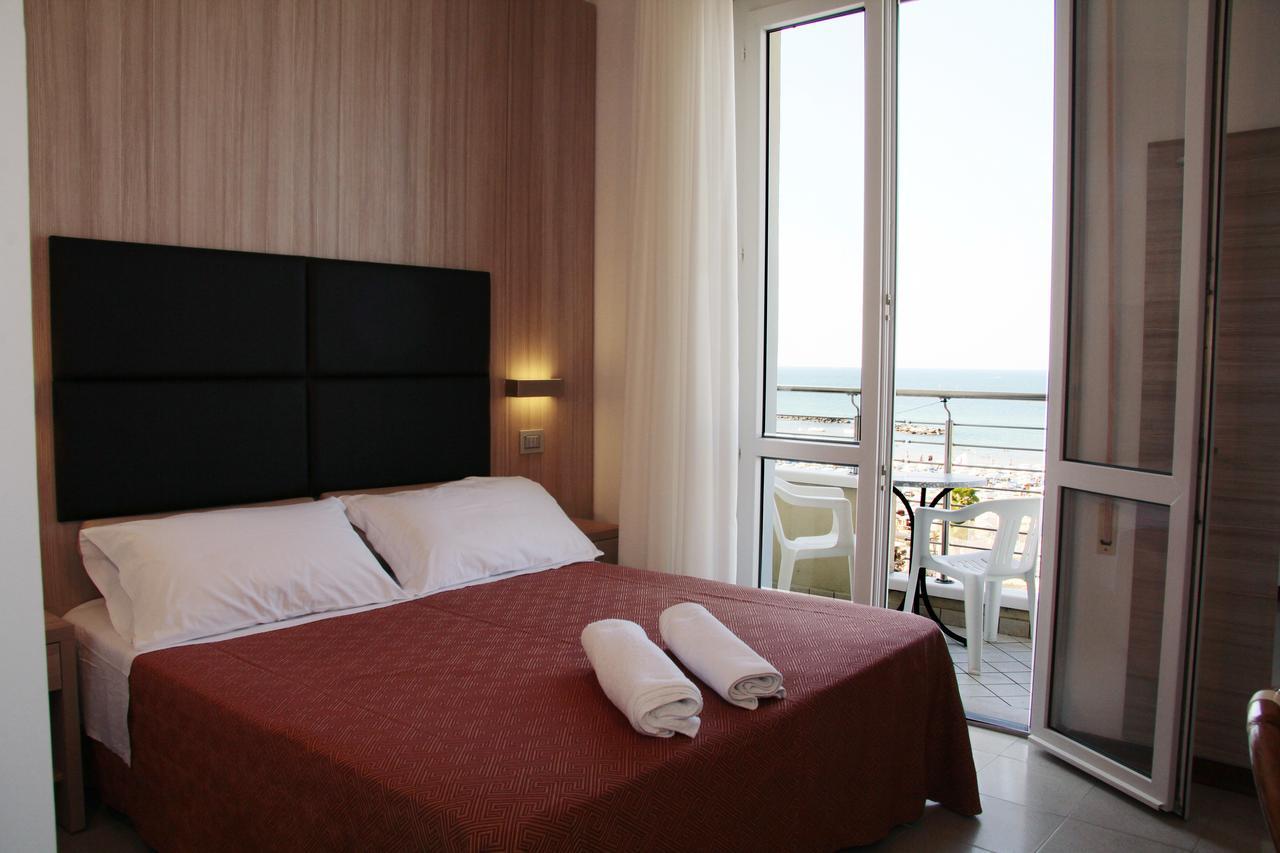 Hotel Bellevue Cattolica Esterno foto