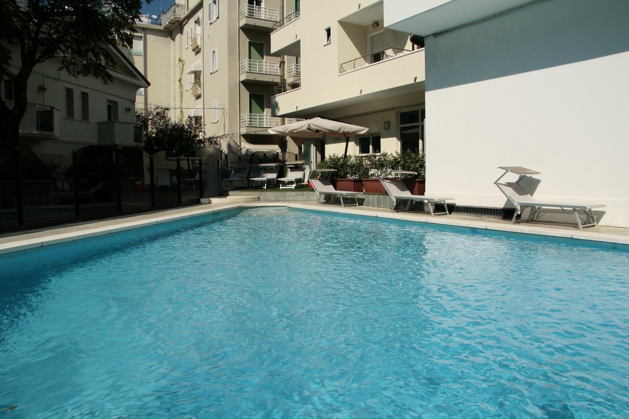 Hotel Bellevue Cattolica Esterno foto