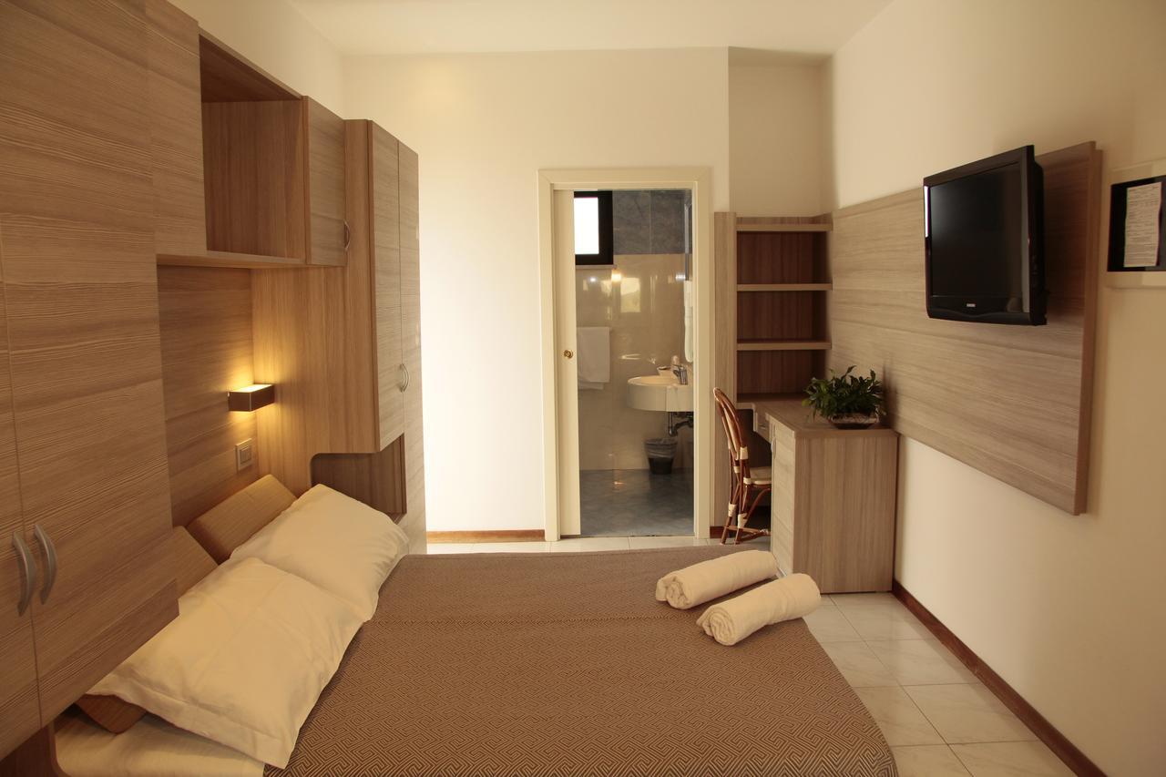 Hotel Bellevue Cattolica Esterno foto